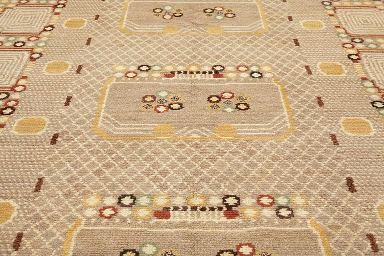 Barbro Nilsson, matto, "Krabban, grå", knotted pile, ca 272-277 x 178,5-183 cm, signed AB MMF BN.