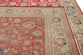 A Mahal carpet, c. 515 x 341 cm.
