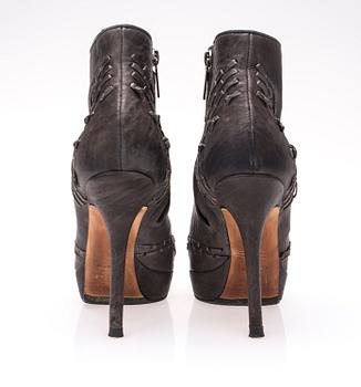 SKOR, Christian Dior.