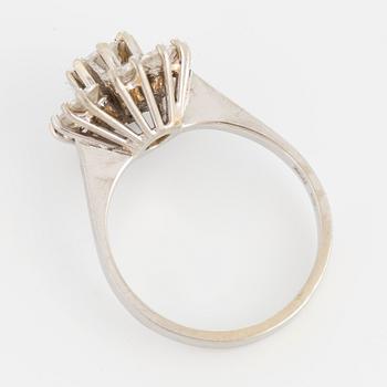 RING, med diamanter.