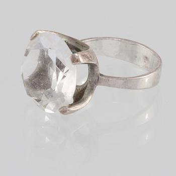 RING, silver med fasettslipad bergkristall, H Svedbom, Vetlanda 1971. Vikt 5,8 gram.
