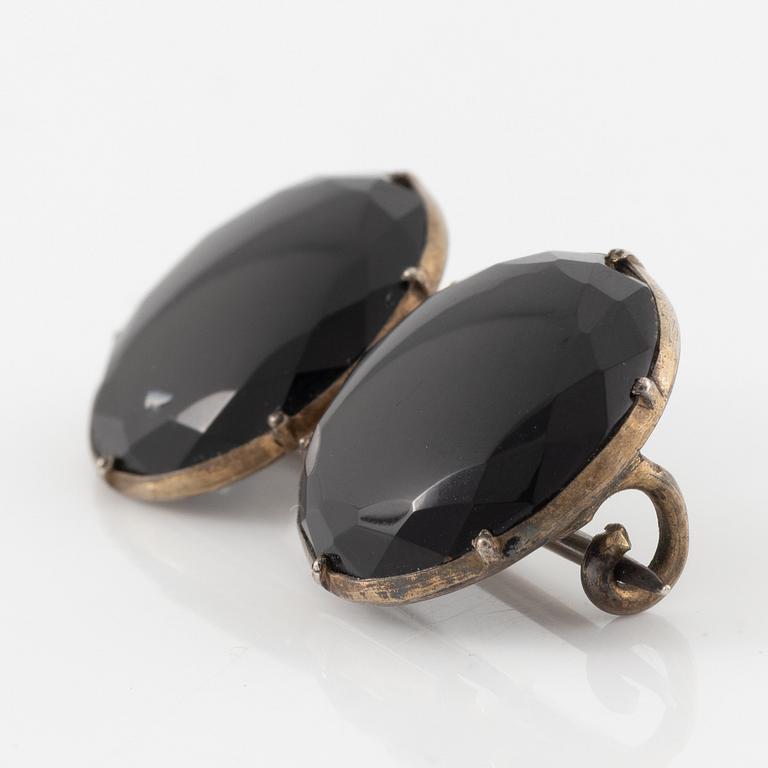Brooch silver with onyx.