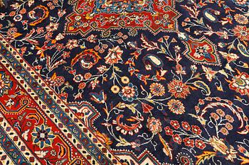 A Hamadan carpet, ca 330 x 220 cm.