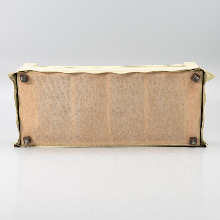 Soffa, "Nico sofa - Scallop skirt", RIJD, samtida.