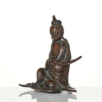 An elegant bronze sculpture of Guanyin, 17th/18th century.