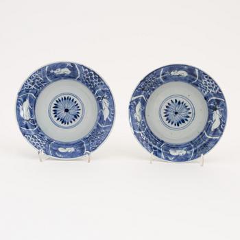 A pair of Chinese blue and white dishes, Transition, mid 17th Century.