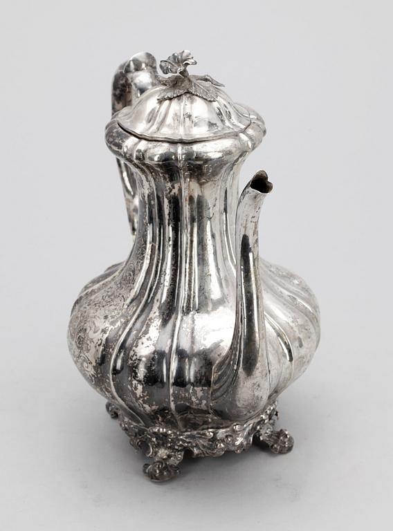 KAFFEKANNA, silver, svenska stämplar, 1852. Vikt ca 900 gram.