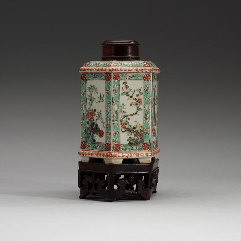 TEDOSA, porslin. Qingdynastin, 1800-tal.