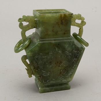 AN 20TH CENTURY  CHINESE GREEN STONE  VASE.