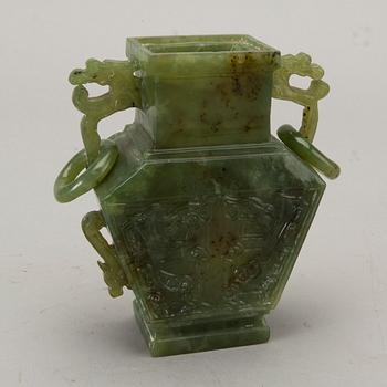 AN 20TH CENTURY  CHINESE GREEN STONE  VASE.