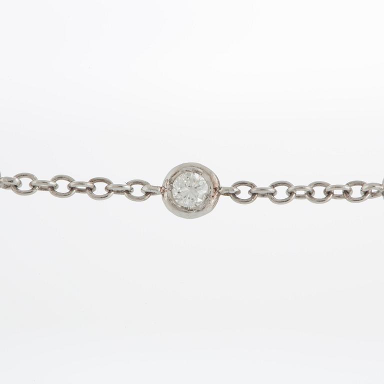 Collier med runda briljantslipade diamanter total vikt ca 6.70 ct.
