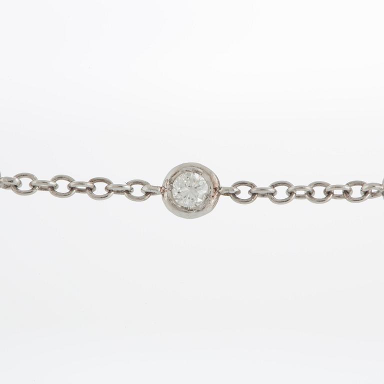 A diamond long chain with round brilliant-cut diamonds  with a total weight of ca 6.70 cts.