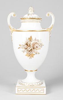 URNA, porslin, möjligen Fürstenberg, 1900-talets början.