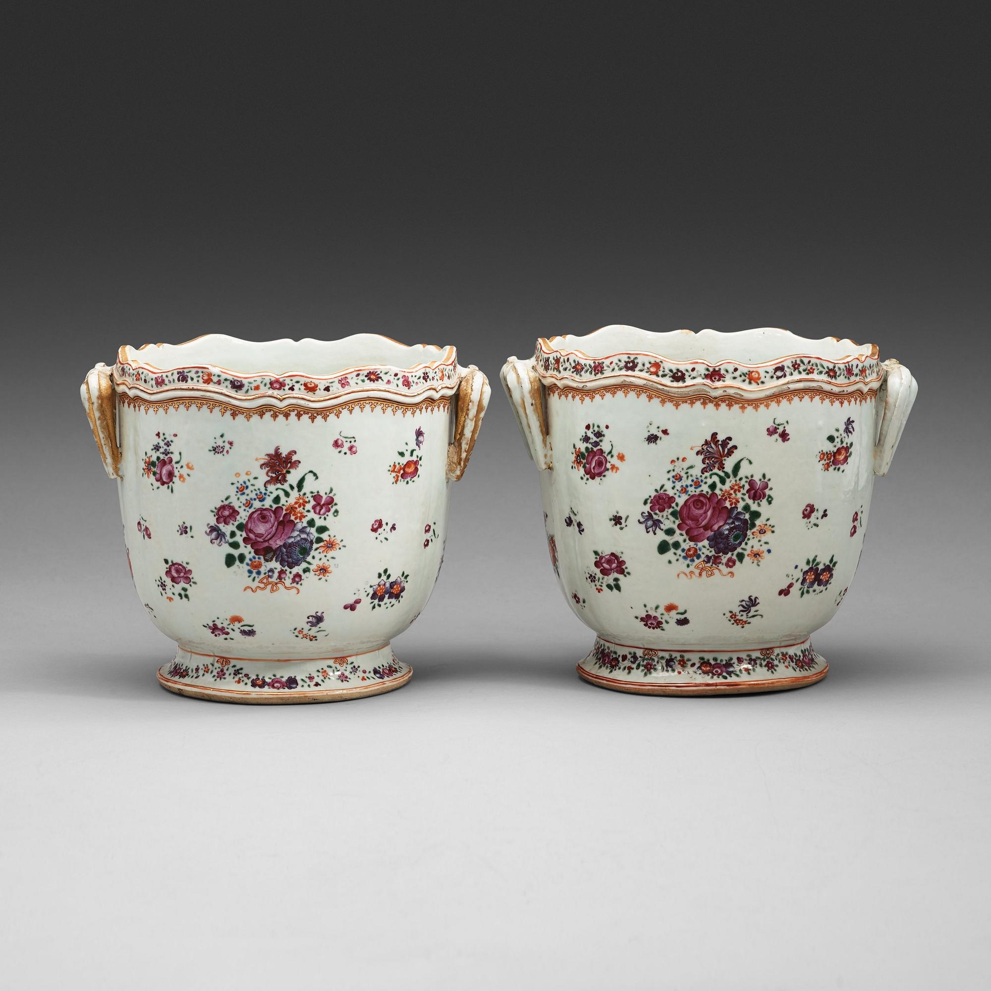 VINKYLARE, ett par, kompaniporslin. Qingdynastin, Qianlong (1736-95).