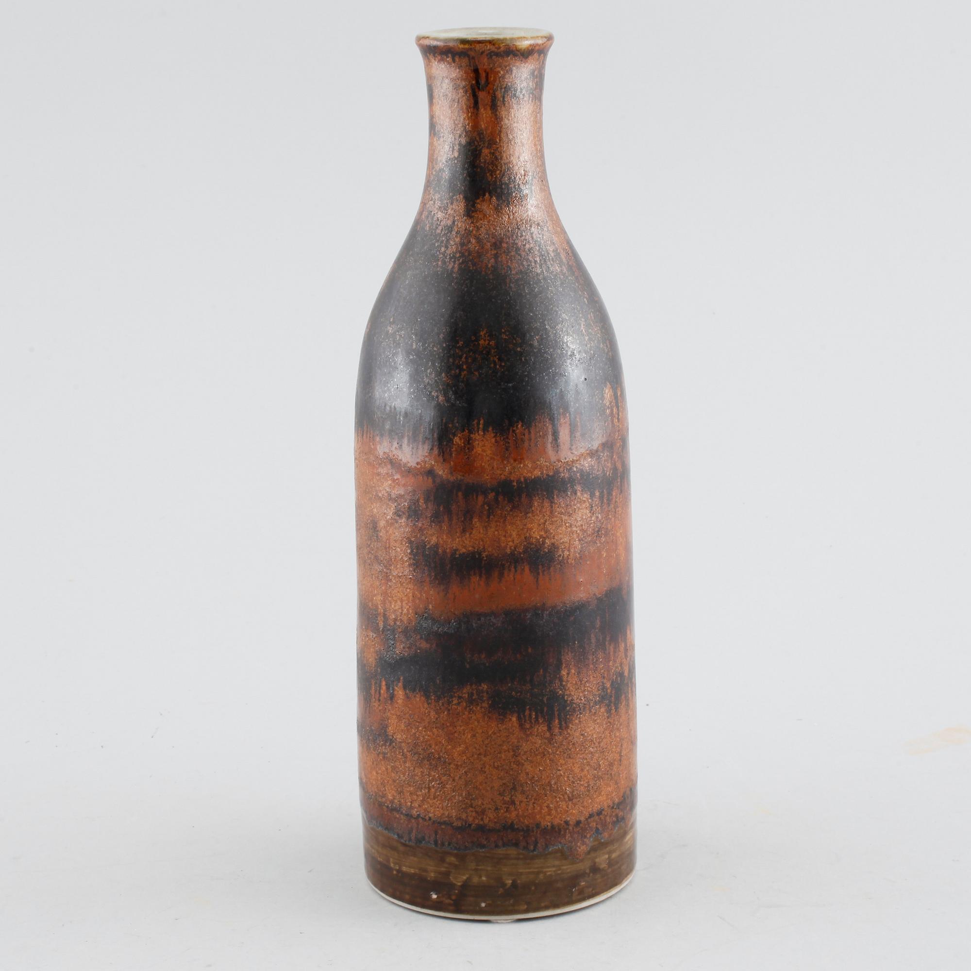 CARL-HARRY STÅLHANE, a stoneware vase from Designhuset, 1973-1988.