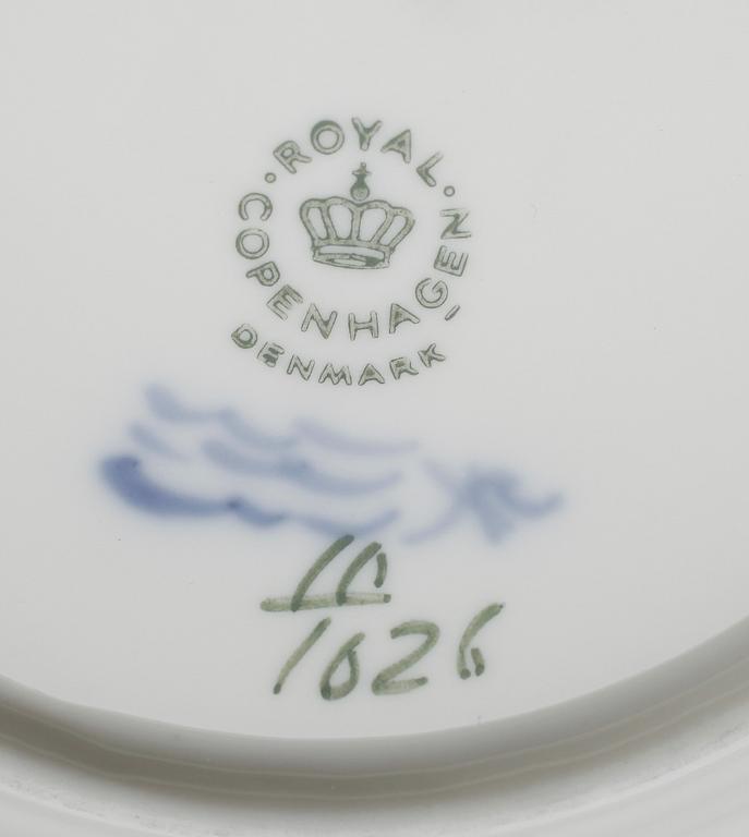 SERVISPORSLIN, 16 delar, porslin, "Blå blomst",  Royal Copenhagen.