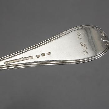 MATSKEDAR, 8 st silver, bland annat Nils Tornberg, Linköping 1798. Övriga 7 från 1800-tal. Vikt ca 400 g.