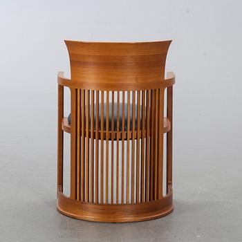 FRANK LLOYD WRIGHT, KARMSTOL, modellnr 606 "Barrel Chair", Cassina 1986.