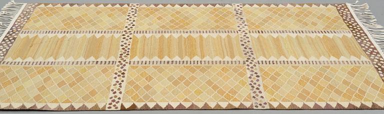 Marianne Richter, A carpet, "Josefina gul", flat weave, ca 226-227,5 x 171,5-175,5 cm, signed AB MMF MR.