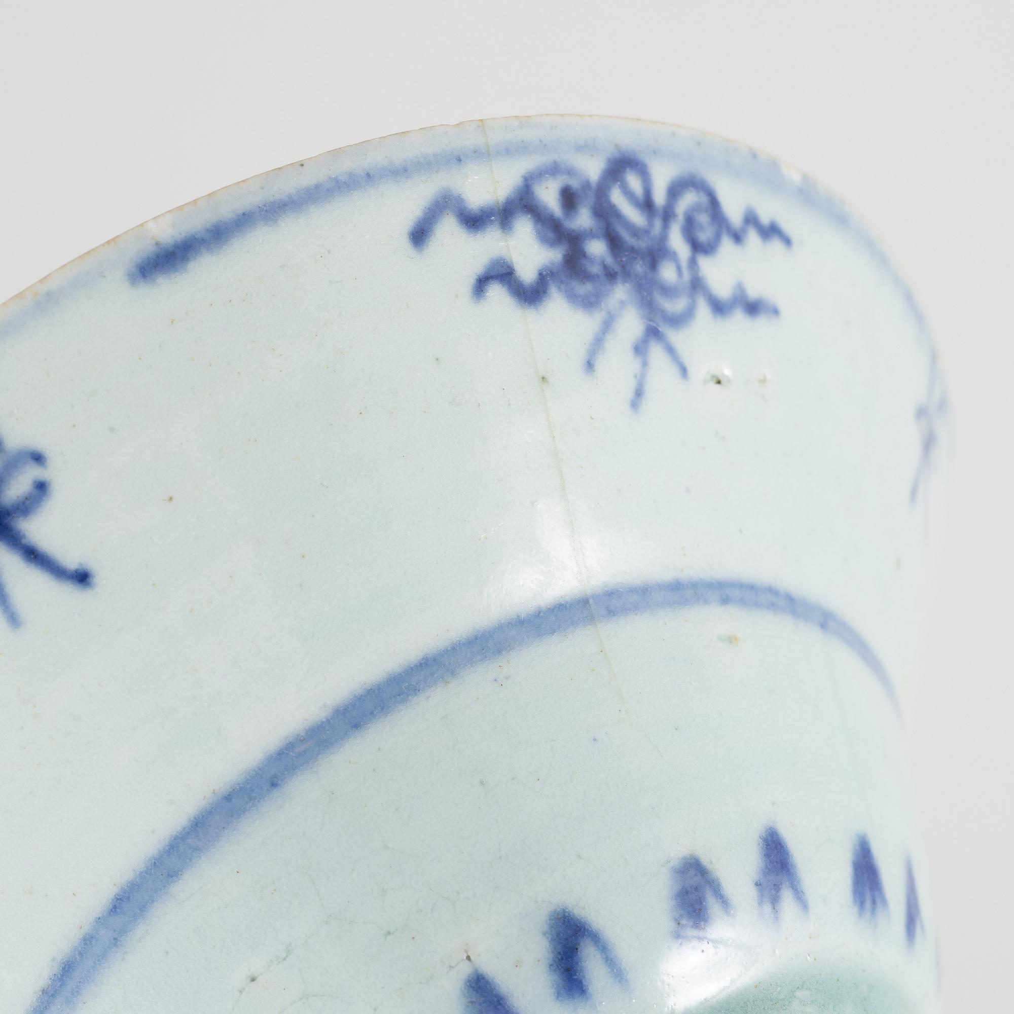 A group of five pieces of blue and white Chinese porcelain, Qing dynasty, 19th Century.