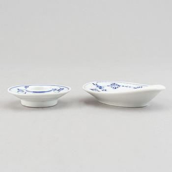 A mixed lot of Royal Copenhagen "Blue Fluted" porcelain 27 parts.