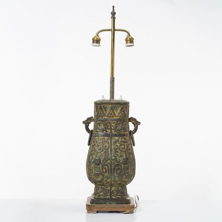 Bordslampa, brons, orientalisk stil, samtida.