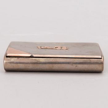 A cigarette case in silver (875) and gold, early 20th Century.