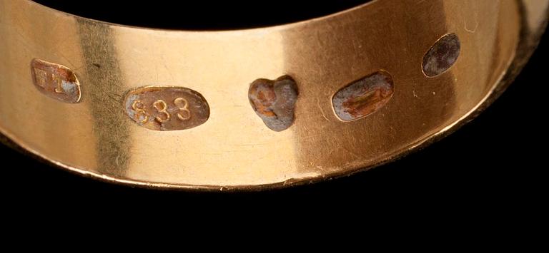 RINGAR, 8 st, guld, 1900-tal. Vikt ca 43,2 g.