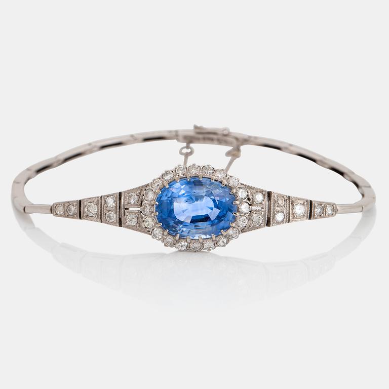 An 18K white gold bracelet set with a faceted sapphire weight ca 7.00 cts.