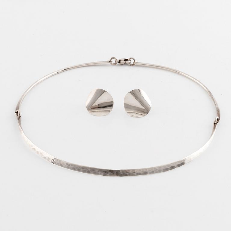 Annie Jägbeck silver necklace and earrings.