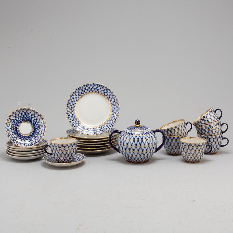 15 psc porcelaine 'Cobalt Net', Lomonosov, Russia/USSR.