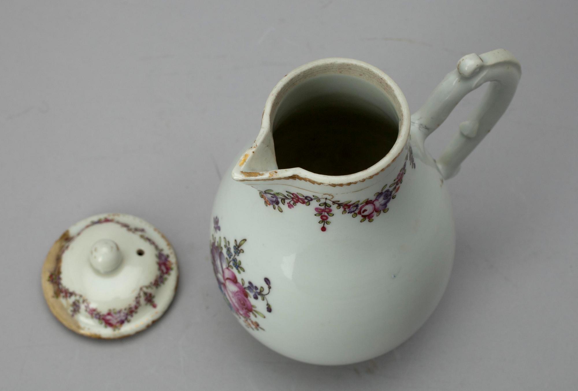 KANNA, porslin, möjligen Kina 1800-tal.