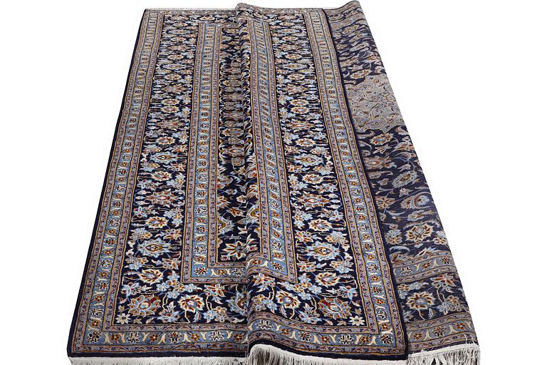 Matta, Keshan, ca. 380 x 302 cm.