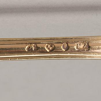 Pehr Zethelius och Gustaf Folcker, dessertbestick, 24 delar snarlika, (12+12), förgyllt silver, Stockholm 1806 och 1826.