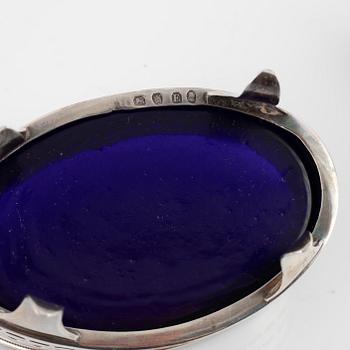 Saltkar och ströare, 8 delar, silver och vitmetall, England, 1800-1909.