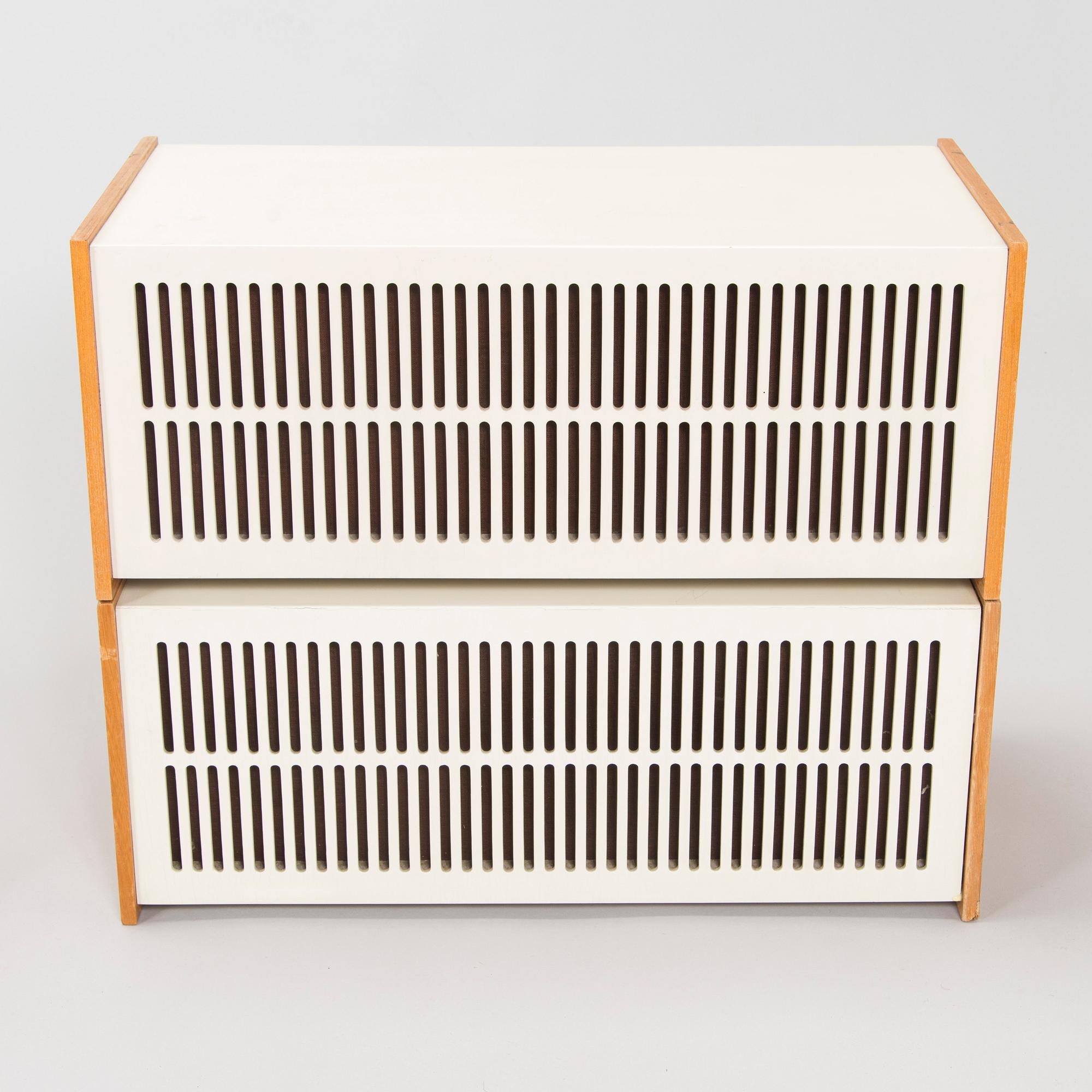 Dieter Rams, radiogrammofoni, "Phonosuper SK-5", Hans Gugelot & Dieter Rams, sekä kaiuttimet, "L1", Braun AG. Saksa, 1950-60-luku.