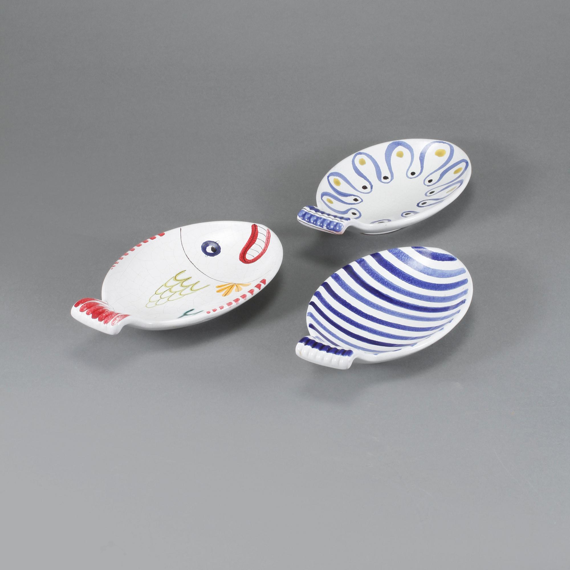 FISKFAT, 3 st, fajans, Gustavsberg, möjligen Stig Lindberg, 1900-talets andra hälft.