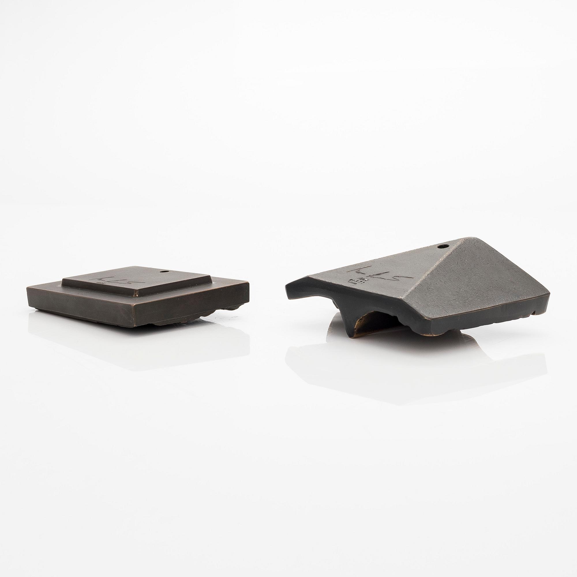 Kimmo Pyykkö, a set of two bronze reliefs.