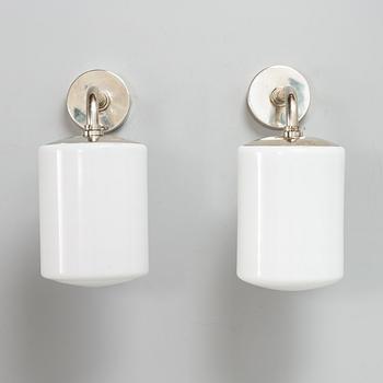 Paavo Tynell, a pair of mid-20th-century '7239' wall lights for Taito.