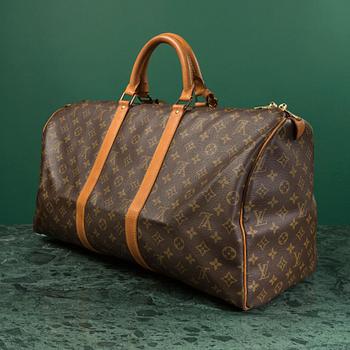 A monogram canvas weekendbag "Keepall 50" by Louis Vuitton.