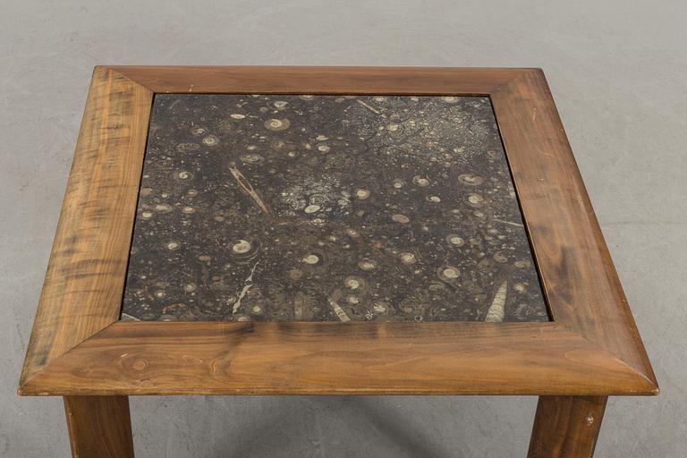 A MARBLE TOP COFFEE TABLE, SECOND HALF OF 20TH CENTURY.