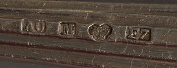SERVERINGSBESTICK, ett par. Silver, C.G Hallberg 1918. SKEDAR, 12+1. Silver, Anna Östergren 1908-1910. Tot ca 450 gr.