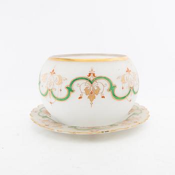 Bålskål med fat omkring 1900 flussglas med målad dekor.