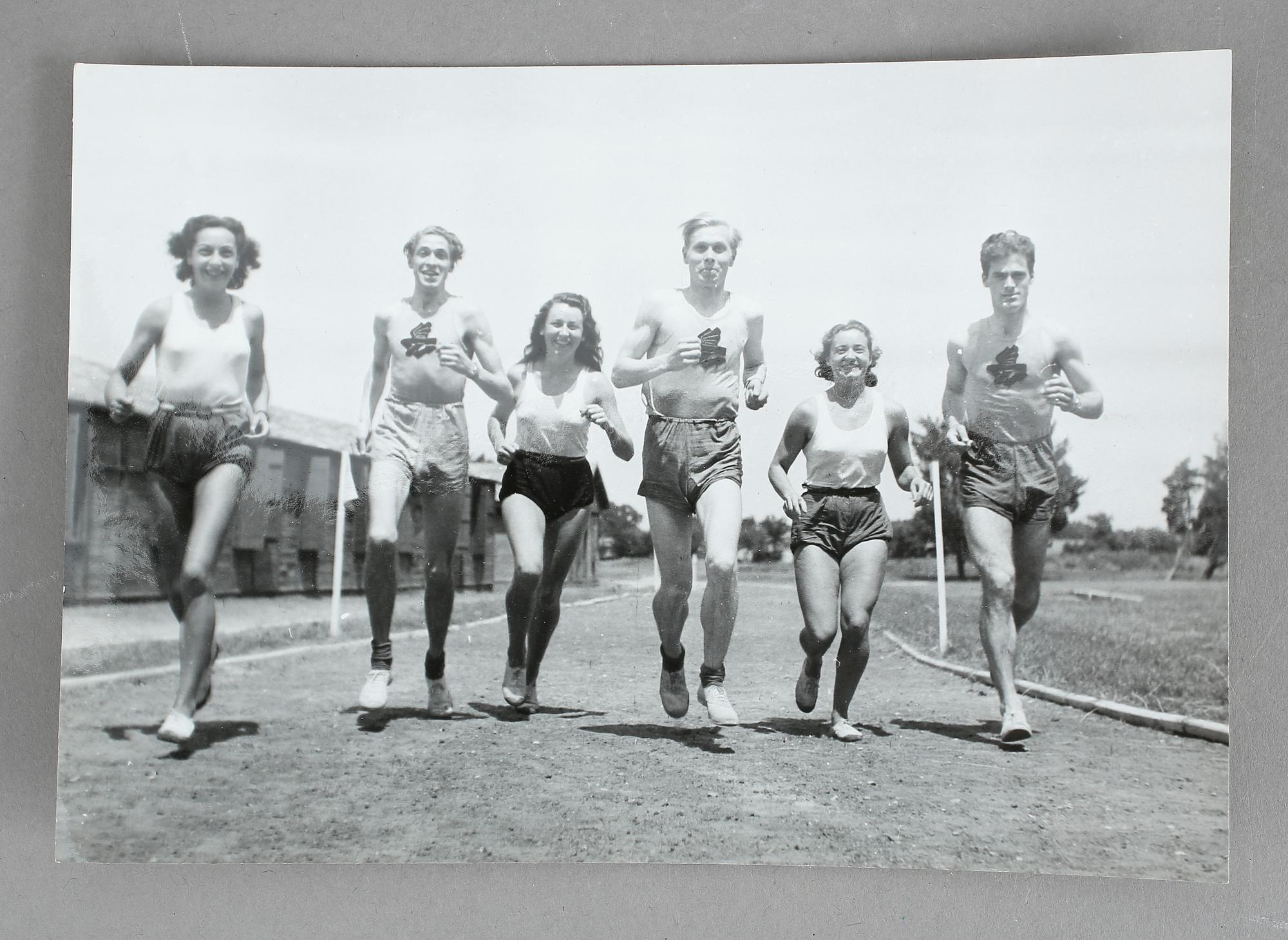 FOTOGRAFIER, 112 st, 1940-tal. Från press, 1900--talets mitt.