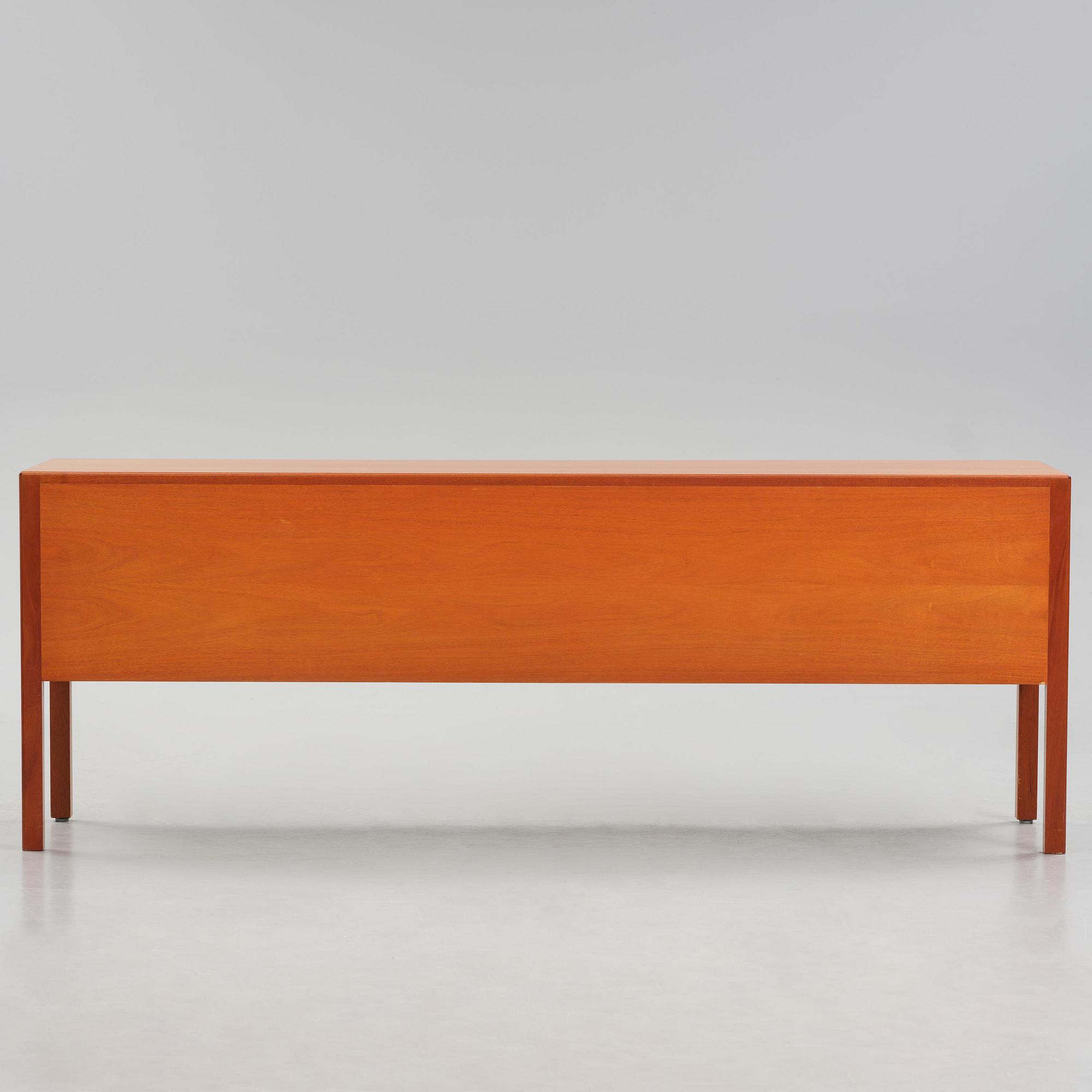 Josef Frank, sideboard, modell B 1015, Firma Svenskt Tenn, ca 2001.