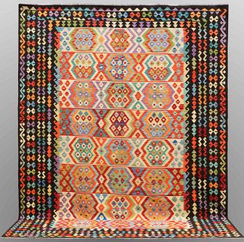 MATTA, kelim, ca 375 x 285 cm.