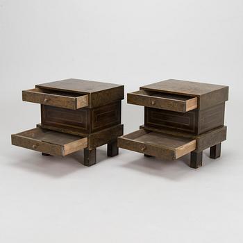 A pair of 1930s nightstands.