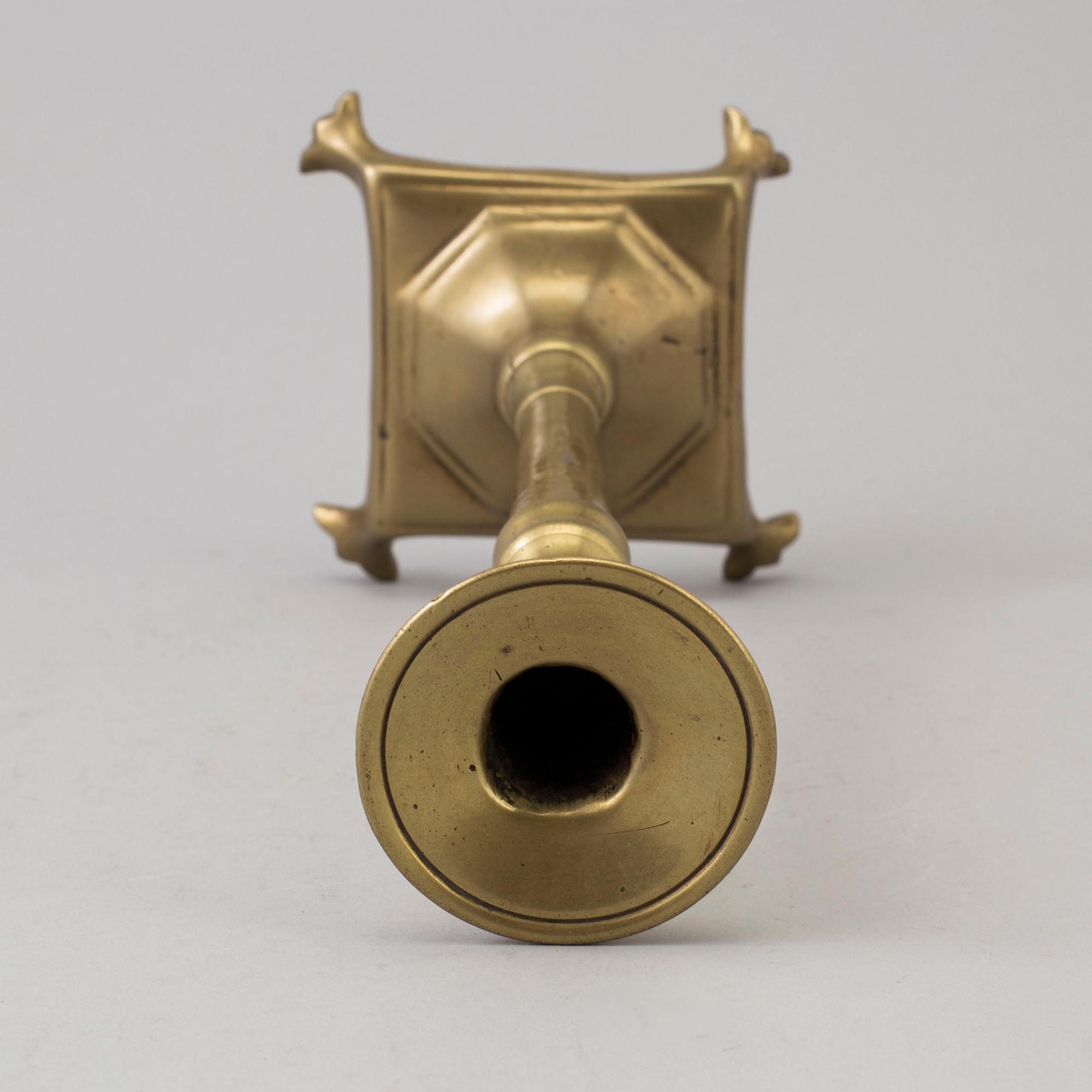 A BRONZE CANDLESTICK, 17th/18th century.