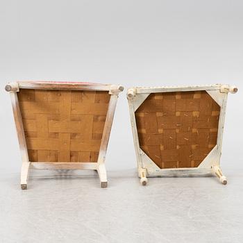 Karmstolar, 2+1 st, sengustavianska, omkring år 1800.