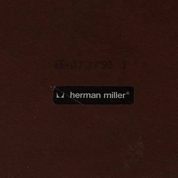 A round 'Aluminumgroup' table by Charles and Ray Eames for Herman Miller.